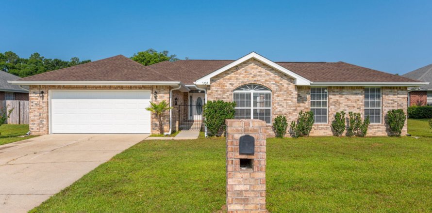 House in Crestview, Florida 4 bedrooms, 277.59 sq.m. № 589842