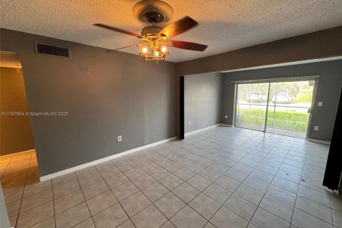 Copropriété à vendre à Lauderdale Lakes, Floride: 1 chambre, 74.32 m2 № 1861909 - photo 4