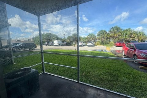 Copropriété à vendre à Lauderdale Lakes, Floride: 1 chambre, 74.32 m2 № 1861909 - photo 13