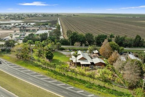 Купить коммерческую недвижимость в Саут-Бей, Флорида № 2046263 - фото 9