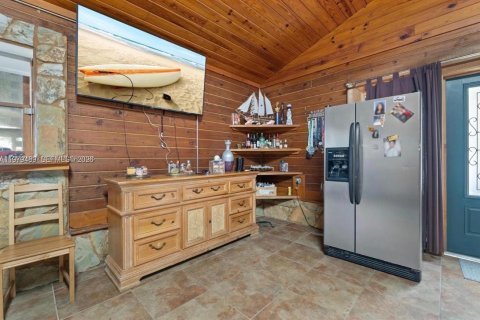 Купить коммерческую недвижимость в Саут-Бей, Флорида № 2046263 - фото 16