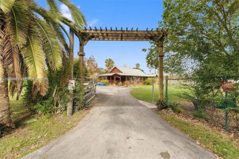 Immobilier commercial à vendre à South Bay, Floride № 2046263 - photo 2