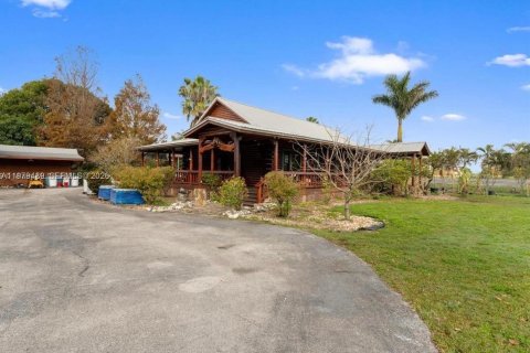 Купить коммерческую недвижимость в Саут-Бей, Флорида № 2046263 - фото 10