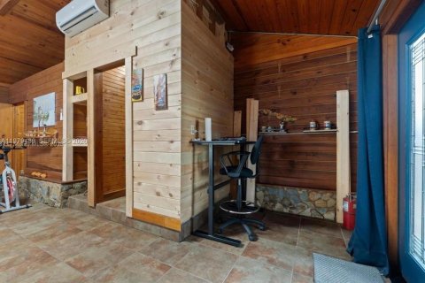 Купить коммерческую недвижимость в Саут-Бей, Флорида № 2046263 - фото 15