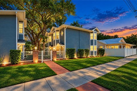 Condo à Tampa, Floride, 2 chambres  № 2389007