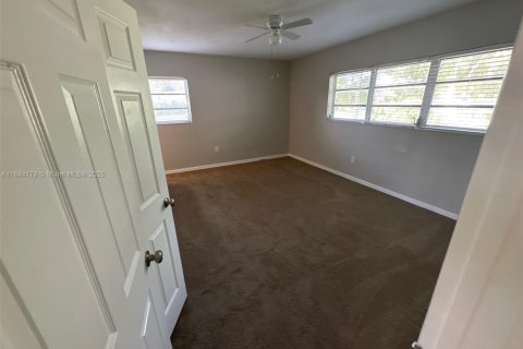 House in Miami Gardens, Florida 4 bedrooms, 154.68 sq.m. № 1846109 - photo 9