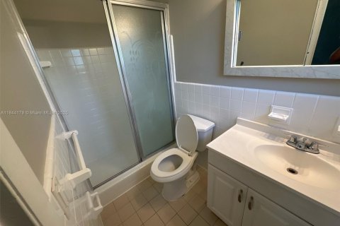 House in Miami Gardens, Florida 4 bedrooms, 154.68 sq.m. № 1846109 - photo 14