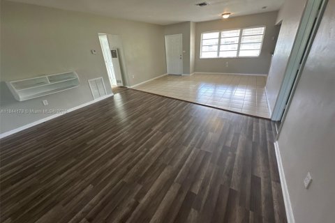 House in Miami Gardens, Florida 4 bedrooms, 154.68 sq.m. № 1846109 - photo 13