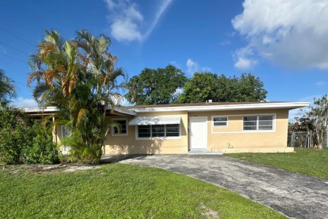 House in Miami Gardens, Florida 4 bedrooms, 154.68 sq.m. № 1846109 - photo 1