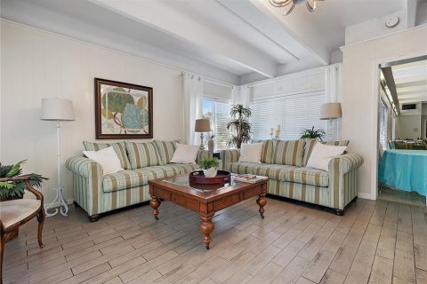 Condo in Saint Petersburg, Florida, 1 bedroom  № 1723306 - photo 30