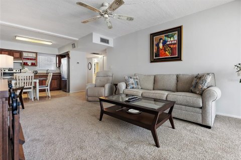 Condo in Saint Petersburg, Florida, 1 bedroom  № 1723306 - photo 11