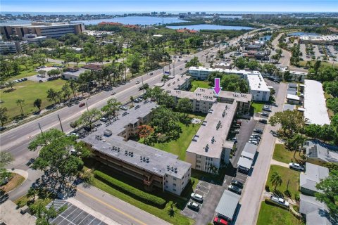 Condo in Saint Petersburg, Florida, 1 bedroom  № 1723306 - photo 2