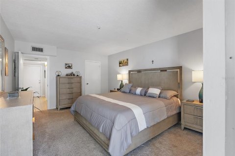 Condo in Saint Petersburg, Florida, 1 bedroom  № 1723306 - photo 17