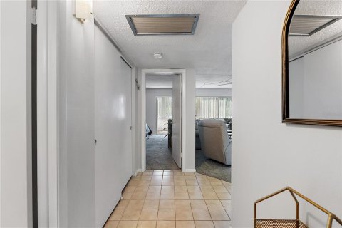 Condo in Saint Petersburg, Florida, 1 bedroom  № 1723306 - photo 3
