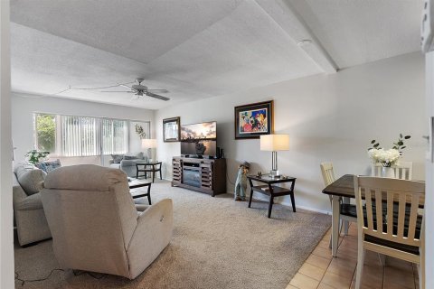 Condo in Saint Petersburg, Florida, 1 bedroom  № 1723306 - photo 4