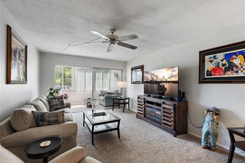 Condo in Saint Petersburg, Florida, 1 bedroom  № 1723306 - photo 9