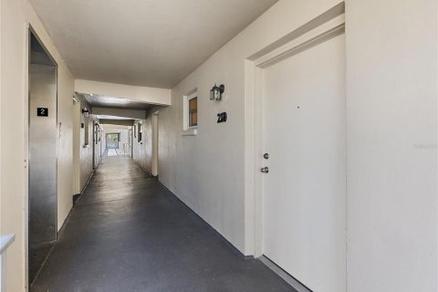 Condo in Saint Petersburg, Florida, 1 bedroom  № 1723306 - photo 22