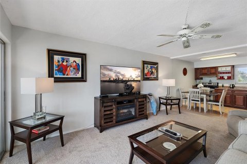 Condo in Saint Petersburg, Florida, 1 bedroom  № 1723306 - photo 10