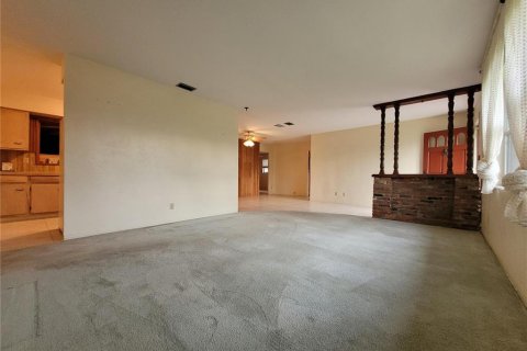 Villa ou maison à vendre à Seminole, Floride: 4 chambres, 212.93 m2 № 2413460 - photo 4