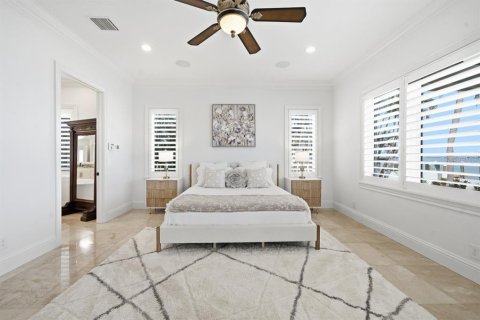 House in Saint Pete Beach, Florida 4 bedrooms, 477.33 sq.m. № 2316606 - photo 22