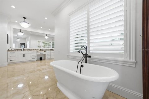 House in Saint Pete Beach, Florida 4 bedrooms, 477.33 sq.m. № 2316606 - photo 24