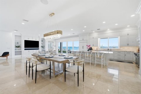 House in Saint Pete Beach, Florida 4 bedrooms, 477.33 sq.m. № 2316606 - photo 18