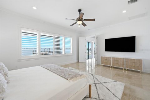 House in Saint Pete Beach, Florida 4 bedrooms, 477.33 sq.m. № 2316606 - photo 20