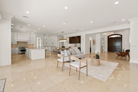House in Saint Pete Beach, Florida 4 bedrooms, 477.33 sq.m. № 2316606 - photo 12