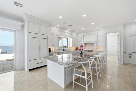 House in Saint Pete Beach, Florida 4 bedrooms, 477.33 sq.m. № 2316606 - photo 16