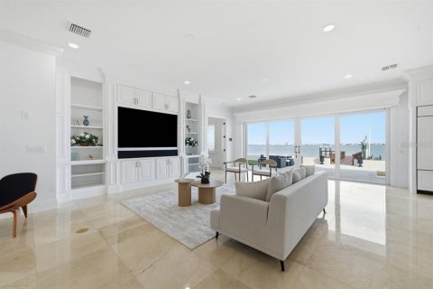 House in Saint Pete Beach, Florida 4 bedrooms, 477.33 sq.m. № 2316606 - photo 13