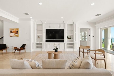 House in Saint Pete Beach, Florida 4 bedrooms, 477.33 sq.m. № 2316606 - photo 9