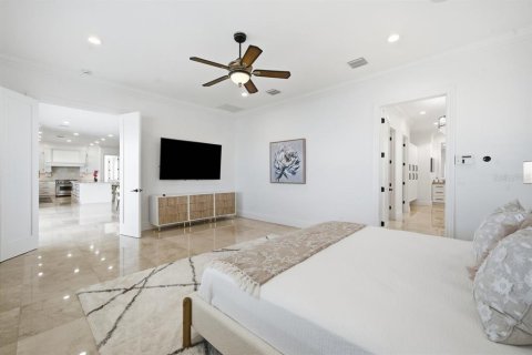 House in Saint Pete Beach, Florida 4 bedrooms, 477.33 sq.m. № 2316606 - photo 21