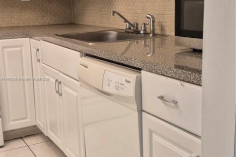 Condominio en alquiler en Miami, Florida, 2 dormitorios, 78.97 m2 № 1972471 - foto 26