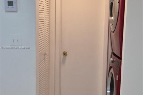 Condominio en alquiler en Miami, Florida, 2 dormitorios, 78.97 m2 № 1972471 - foto 30