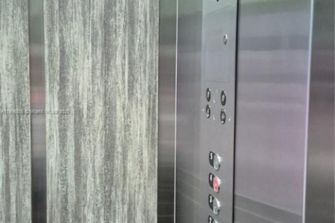 Condominio en alquiler en Miami, Florida, 2 dormitorios, 78.97 m2 № 1972471 - foto 23