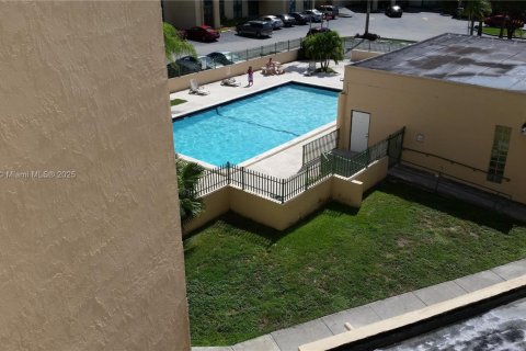 Condominio en alquiler en Miami, Florida, 2 dormitorios, 78.97 m2 № 1972471 - foto 4