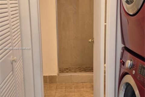 Condominio en alquiler en Miami, Florida, 2 dormitorios, 78.97 m2 № 1972471 - foto 29