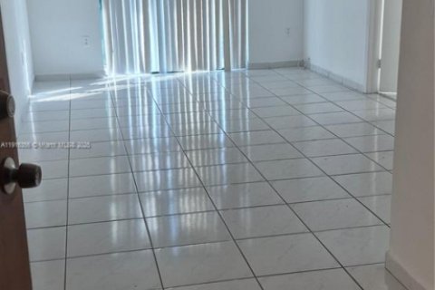 Condominio en alquiler en Miami, Florida, 2 dormitorios, 78.97 m2 № 1972471 - foto 25