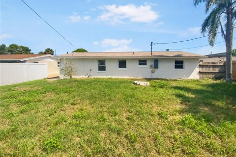 Villa ou maison à vendre à Holiday, Floride: 2 chambres, 77.2 m2 № 1905820 - photo 16