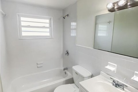 Villa ou maison à vendre à Holiday, Floride: 2 chambres, 77.2 m2 № 1905820 - photo 8
