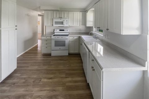 Villa ou maison à vendre à Holiday, Floride: 2 chambres, 77.2 m2 № 1905820 - photo 6