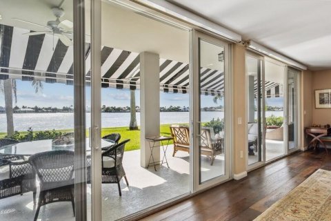 Condo in Palm Beach, Florida, 4 bedrooms № 2082201