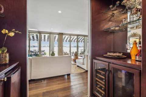 Condo in Palm Beach, Florida, 4 bedrooms № 2082201 - photo 16