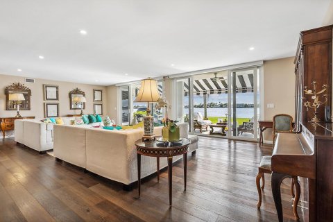 Condo in Palm Beach, Florida, 4 bedrooms № 2082201 - photo 3