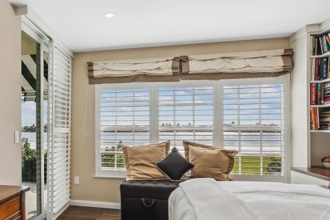 Condo in Palm Beach, Florida, 4 bedrooms № 2082201 - photo 13