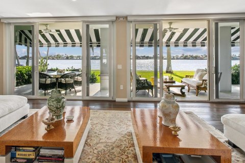 Condo in Palm Beach, Florida, 4 bedrooms № 2082201 - photo 26