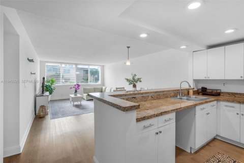 Condo à Miami, Floride, 3 chambres  № 2001263