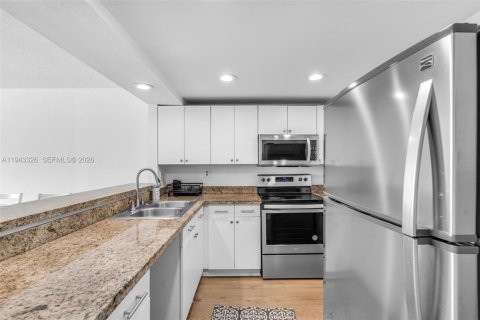 Copropriété à louer à Miami, Floride: 3 chambres № 2001263 - photo 7