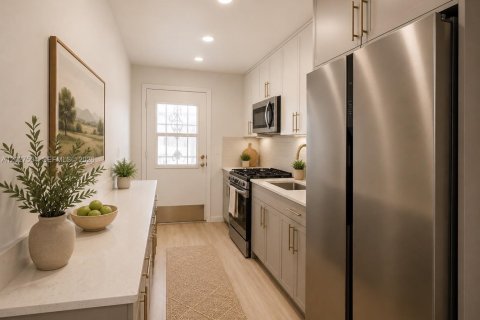 Condo in Miami Gardens, Florida, 1 bedroom № 2257674 - photo 3