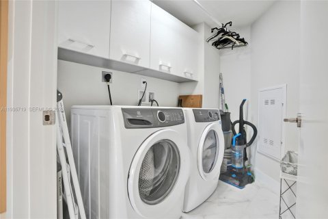 Condo in Sunny Isles Beach, Florida, 3 bedrooms № 2089742 - photo 30